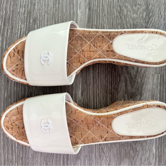 Chanel cork slides tan/ beige cc logo vernis patent leather 39 8.5 - Picture 2 of 11